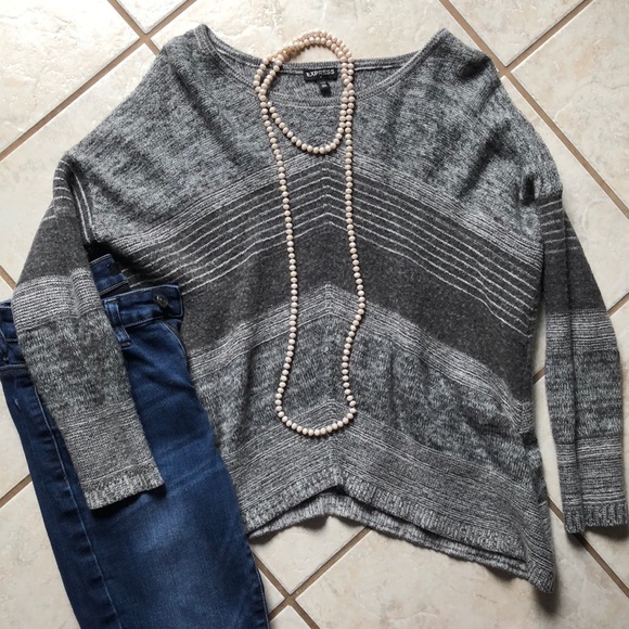 V shape sweater - Picture 1 of 2